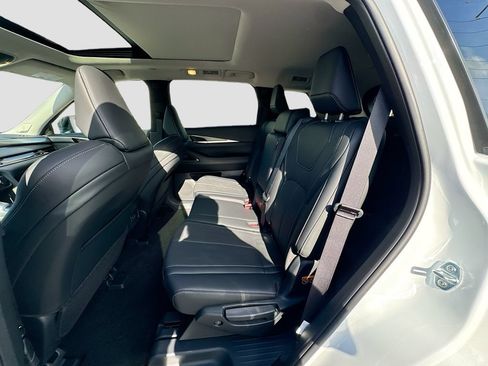 Used 2027 INFINITI QX60 Luxe w/ Cargo Package FWD image 27