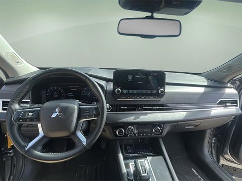 Used 2024 Mitsubishi Outlander SE image 20