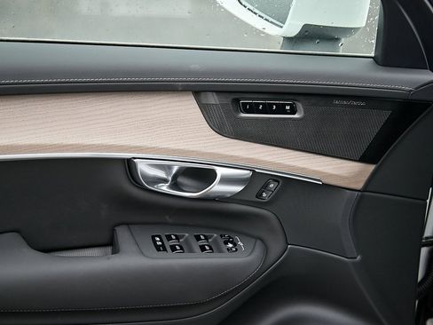 New 2025 Volvo XC90 B6 Plus w/ Protection Package Premier image 11