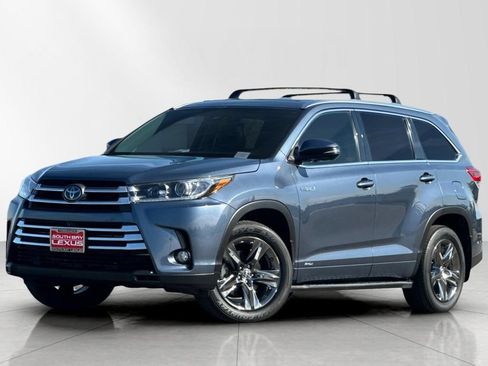 Used 2017 Toyota Highlander Limited Platinum AWD/4WD image 2