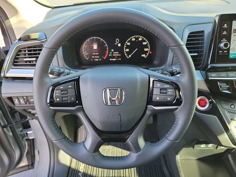 Certified 2026 Honda Odyssey Touring image 32