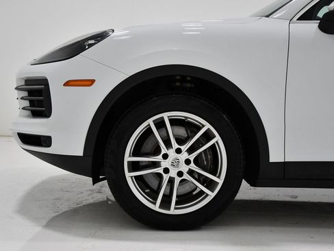 Used 2023 Porsche Cayenne AWD/4WD image 6
