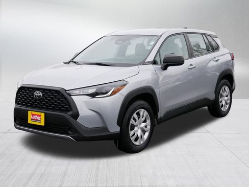 Used 2024 Toyota Corolla Cross L image 3