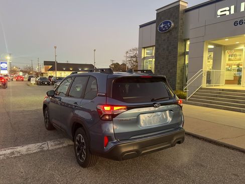 Used 2025 Subaru Forester Premium image 7