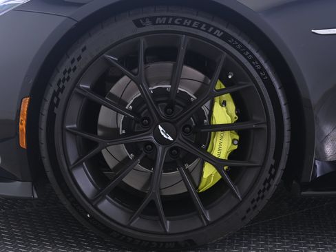 Used 2026 Aston Martin V8 Vantage Coupe RWD image 14
