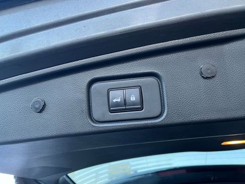 Used 2025 Nissan Pathfinder SV image 23