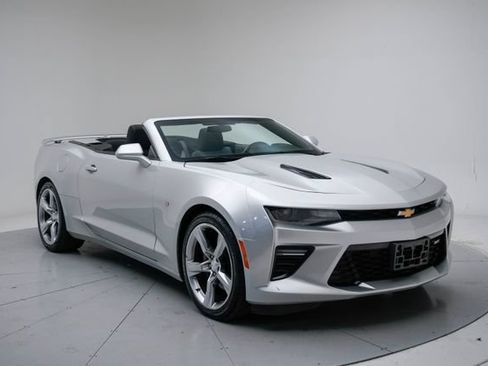 Used 2017 Chevrolet Camaro SS RWD image 9