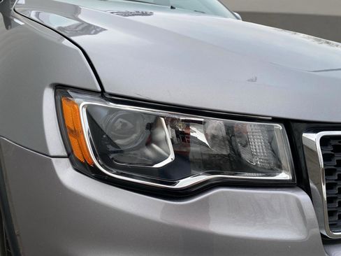 Used 2017 Jeep Grand Cherokee Limited image 9