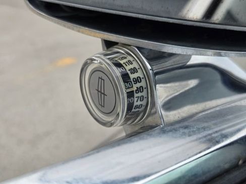 Used 1989 Lincoln Town Car Signature RWD image 23