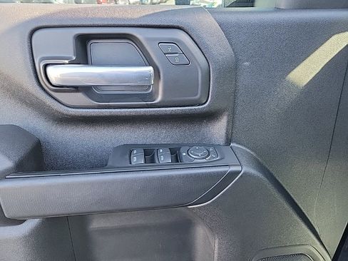Used 2023 Chevrolet Silverado 2500 Custom w/ Custom Value Package image 6