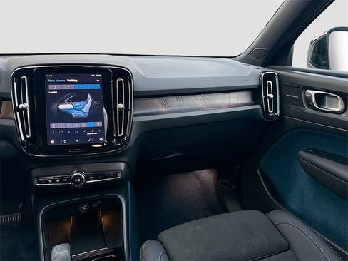 Used 2023 Volvo XC40 Recharge Ultimate image 26