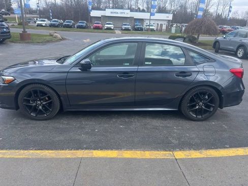 Used 2023 Honda Civic Sport image 4