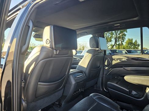 Used 2021 Cadillac Escalade Sport w/ Driver Assist Tech Package image 7