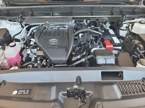 Used 2023 Toyota Highlander XLE AWD/4WD image 35