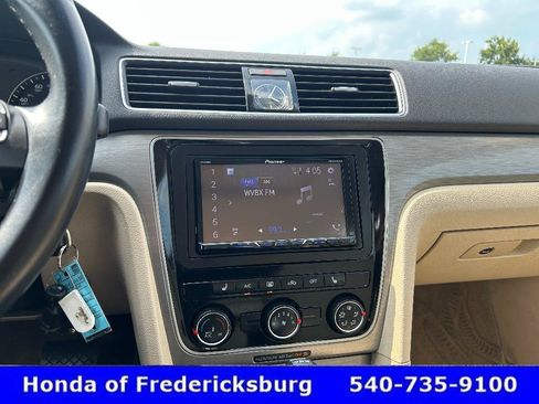Used 2015 Volkswagen Passat TDI SE FWD image 18