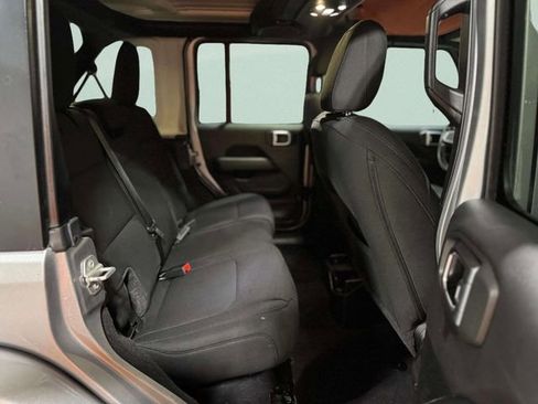 Used 2020 Jeep Wrangler Unlimited Sahara image 26