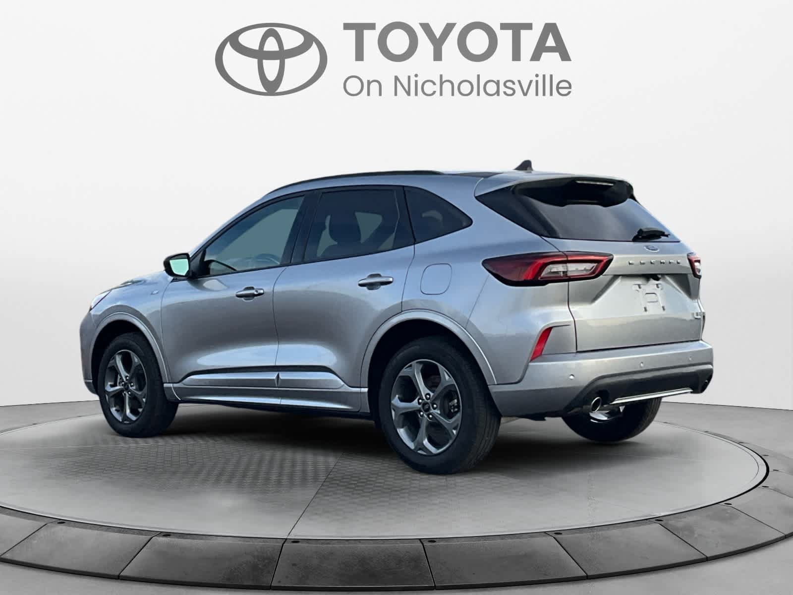 Used 2024 Ford Escape ST-Line w/ Tech Pack #1 AWD/4WD image 3