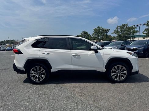 Used 2019 Toyota RAV4 XLE Premium FWD image 8