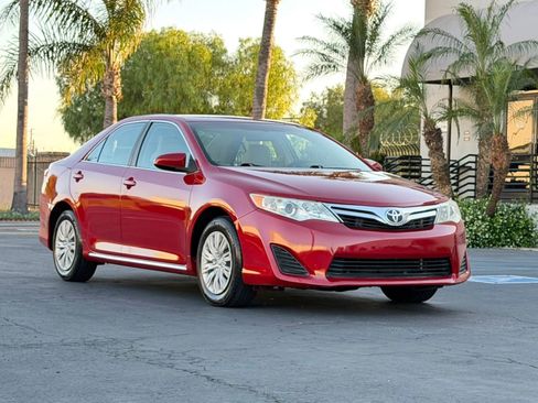 Used 2012 Toyota Camry LE image 2