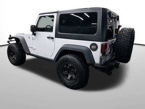 Used 2018 Jeep Wrangler Rubicon w/ Power Convenience Group image 3