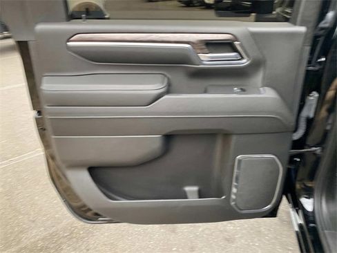 Used 2024 Chevrolet Silverado 2500 LTZ w/ LTZ Convenience Package image 10