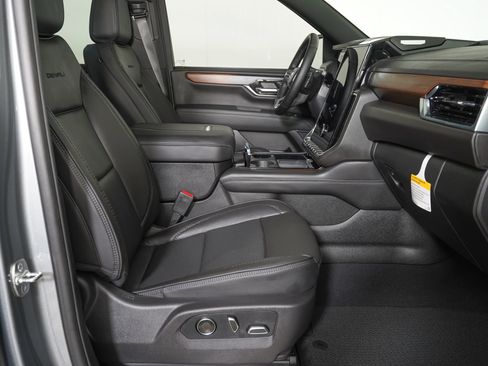 Used 2026 GMC Yukon XL Denali w/ Sun & Power Step Package AWD/4WD image 9