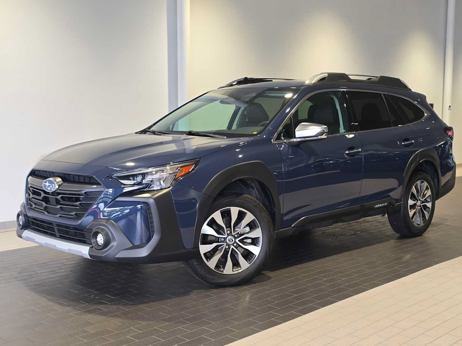 Used 2025 Subaru Outback Touring w/ Tech Package 3 AWD/4WD image 1