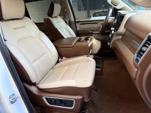 Used 2019 RAM 1500 Laramie AWD/4WD image 16