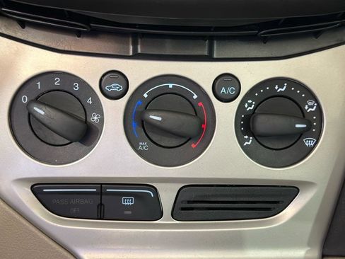 Used 2012 Ford Focus SE FWD image 18