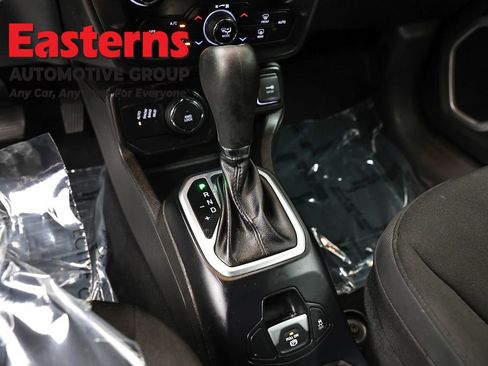 Used 2021 Jeep Renegade Sport image 12