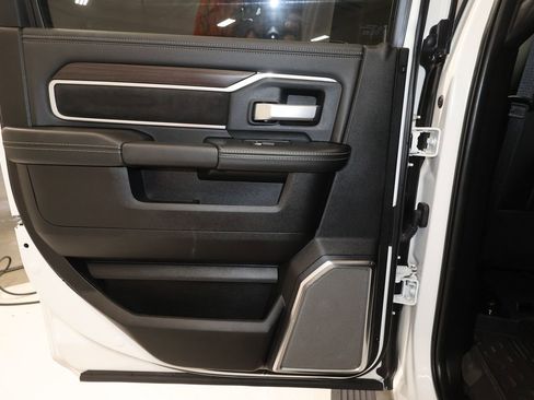 Used 2025 RAM 3500 Laramie AWD/4WD image 21