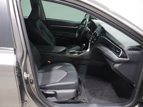 Used 2022 Toyota Camry SE w/ Convenience Package FWD image 22