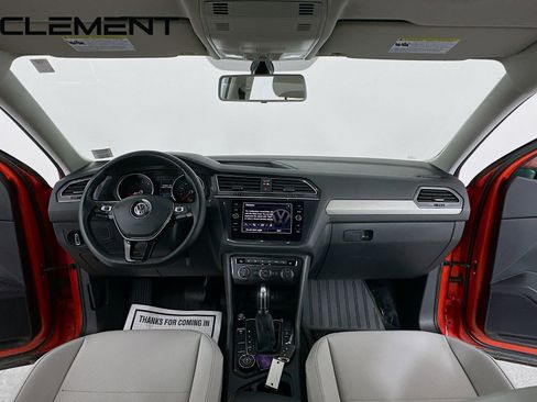 Used 2019 Volkswagen Tiguan SE w/ Panoramic Sunroof Package image 11