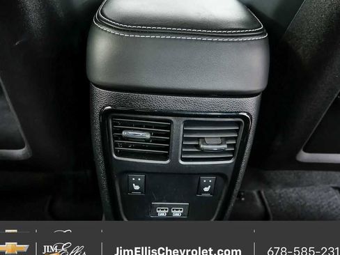 Used 2023 Chrysler 300 C image 20