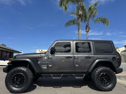 Used 2019 Jeep Wrangler Unlimited Sport S image 2