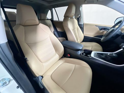 Used 2020 Toyota RAV4 Limited FWD image 30