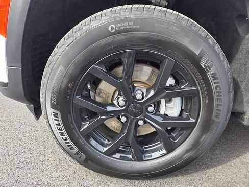 Used 2024 Jeep Grand Cherokee L Laredo image 9