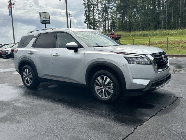Used 2025 Nissan Pathfinder SL FWD image 2