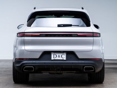 Used 2024 Porsche Cayenne AWD/4WD image 5