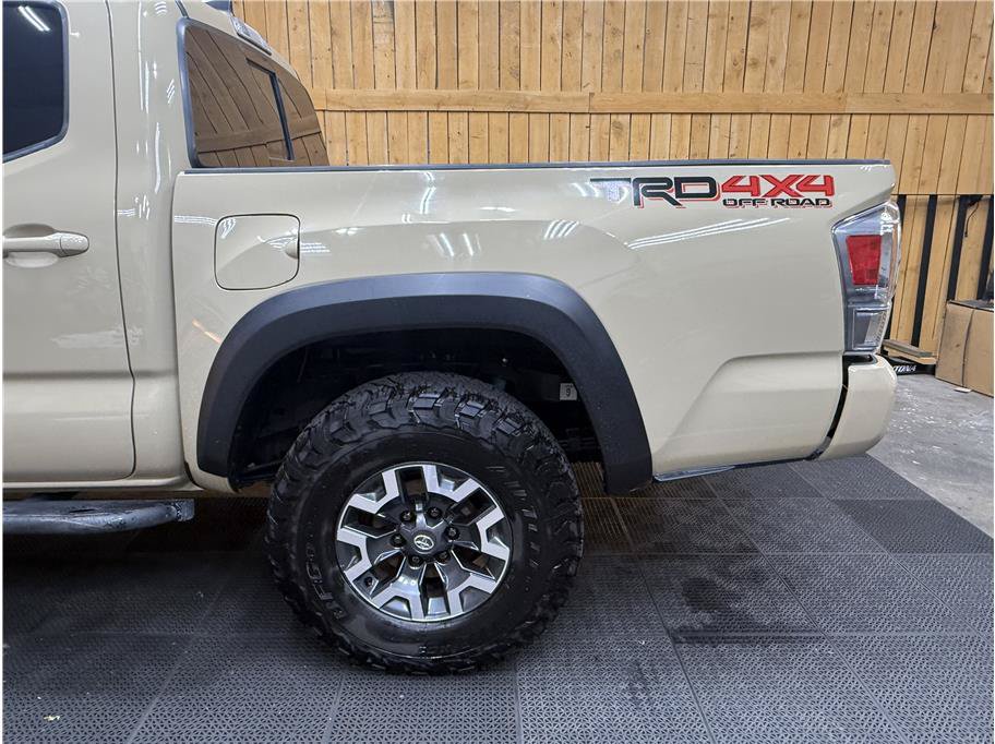 Used 2020 Toyota Tacoma TRD Off-Road w/ Technology Package AWD/4WD image 10