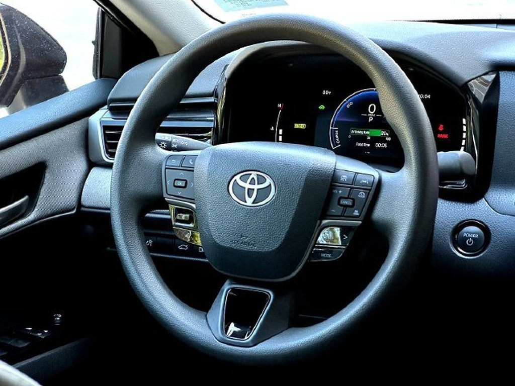 Certified 2025 Toyota Camry LE FWD image 29