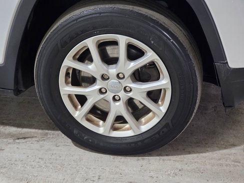 Used 2016 Jeep Cherokee Latitude w/ Comfort/Convenience Group image 16