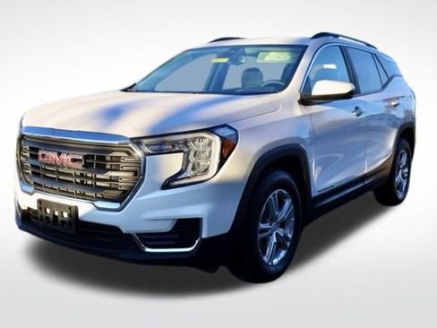 Used 2023 GMC Terrain SLE w/ Driver Convenience Package image 4