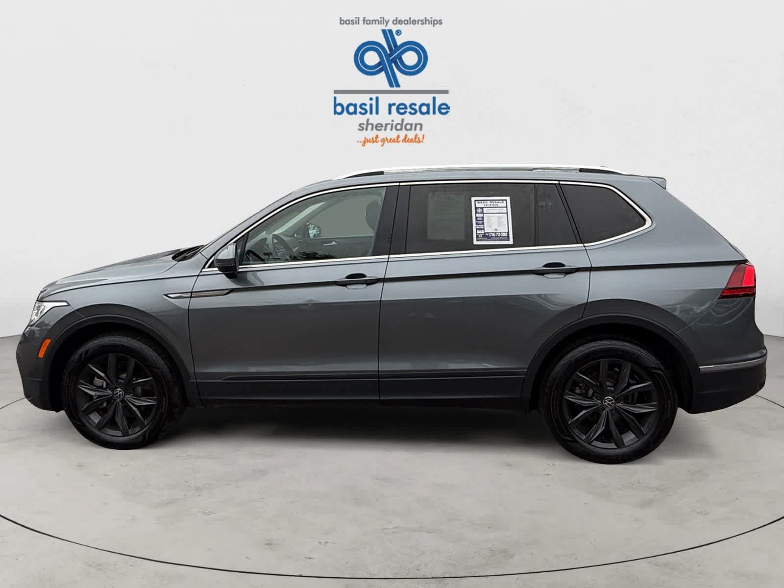 Used 2024 Volkswagen Tiguan SE FWD image 3