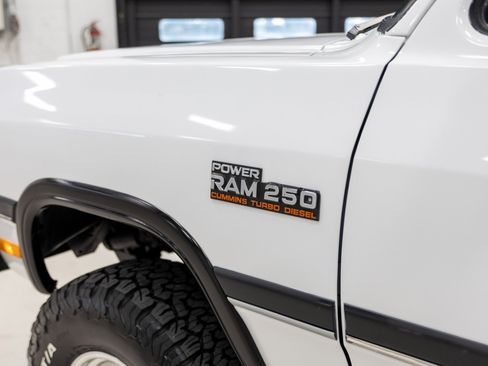 Used 1992 Dodge D/W Truck 250 AWD/4WD image 40