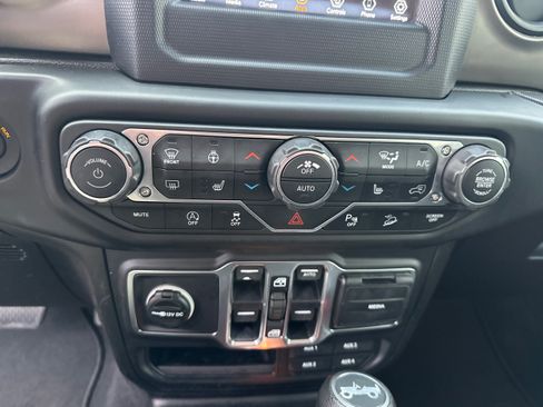 Used 2018 Jeep Wrangler Unlimited Sport S AWD/4WD image 28