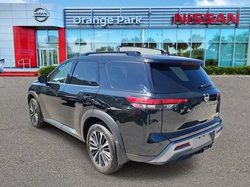 New 2026 Nissan Pathfinder Platinum FWD image 3
