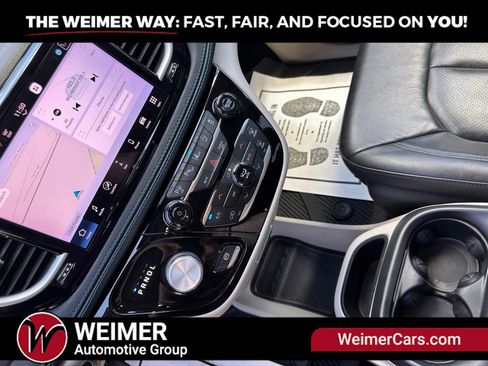 Used 2021 Chrysler Pacifica Touring-L w/ Uconnect Theater Family Group AWD/4WD image 17