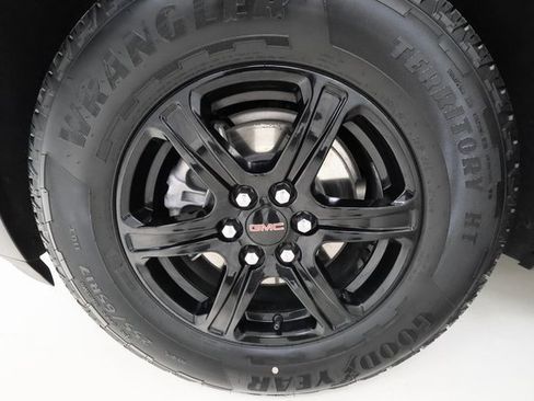 Used 2023 GMC Acadia AT4 w/ Technology Package image 6