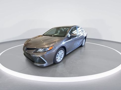 Used 2024 Toyota Camry LE image 4